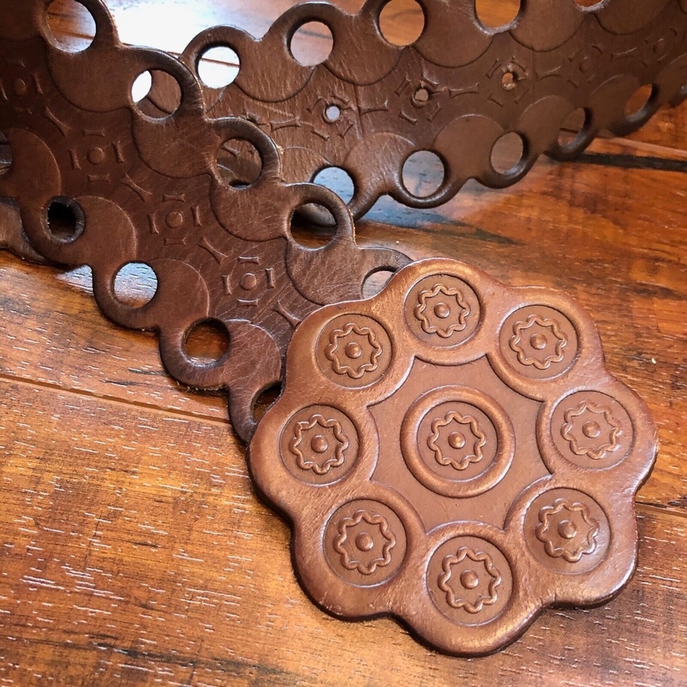 Vintage BoHo Hippie Festival CHIC Brown Disc Geniune Leather Hip Belt sz… - Picture 5 of 6